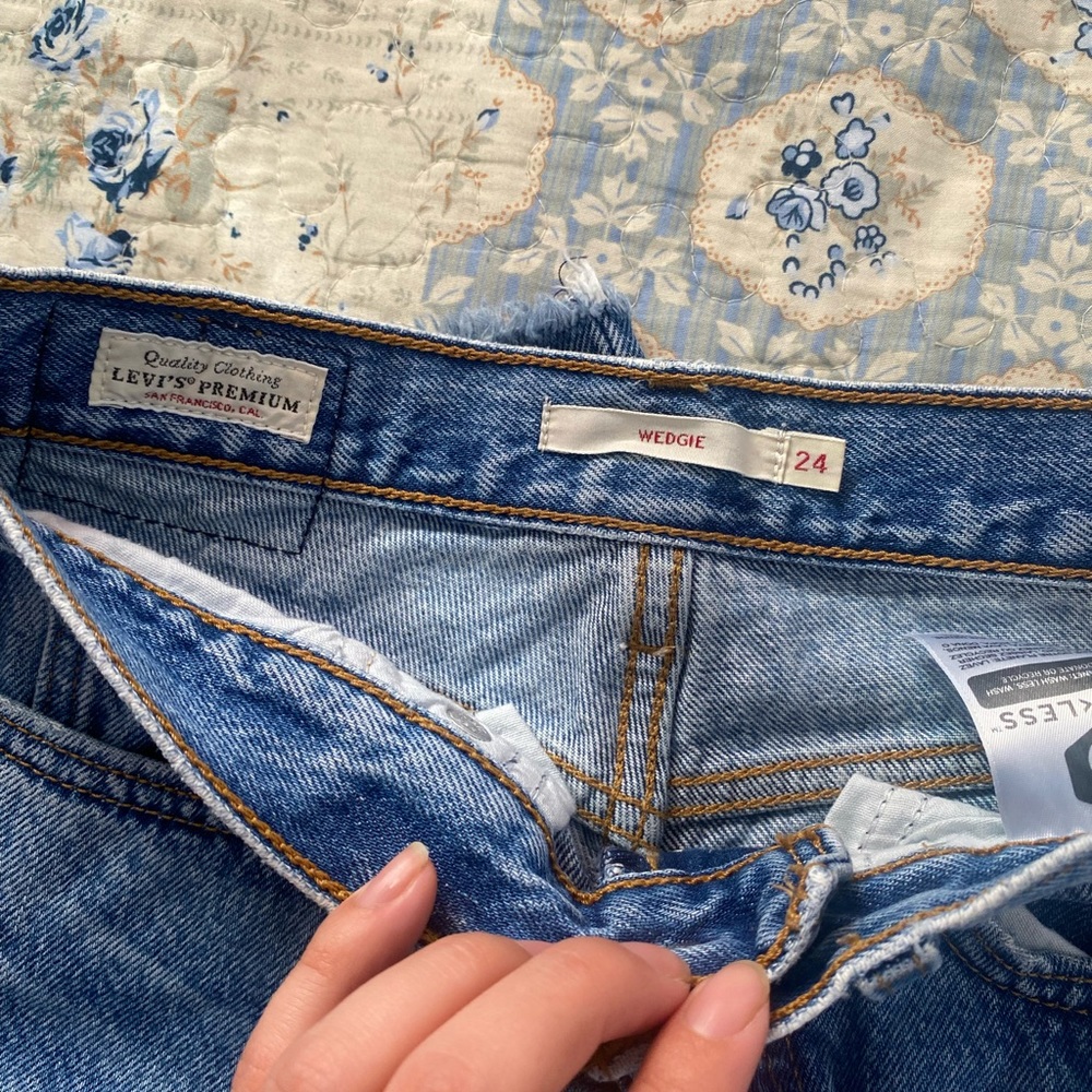 Levi’s - Picture 2 of 5